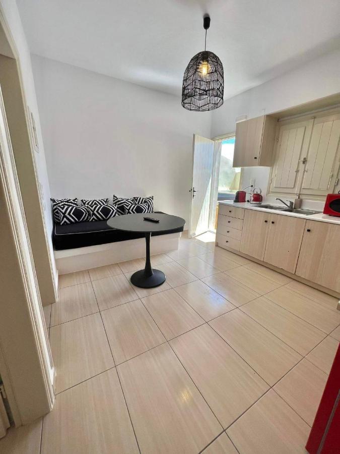 Blackrock Suites Karterados  Buitenkant foto