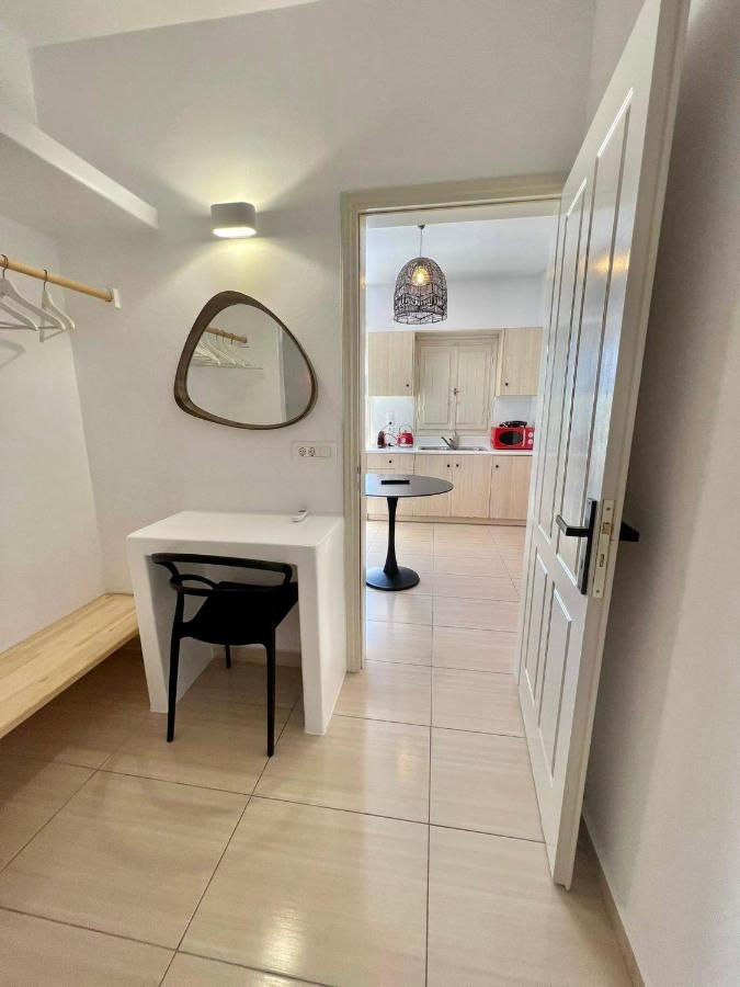 Blackrock Suites Karterados  Buitenkant foto