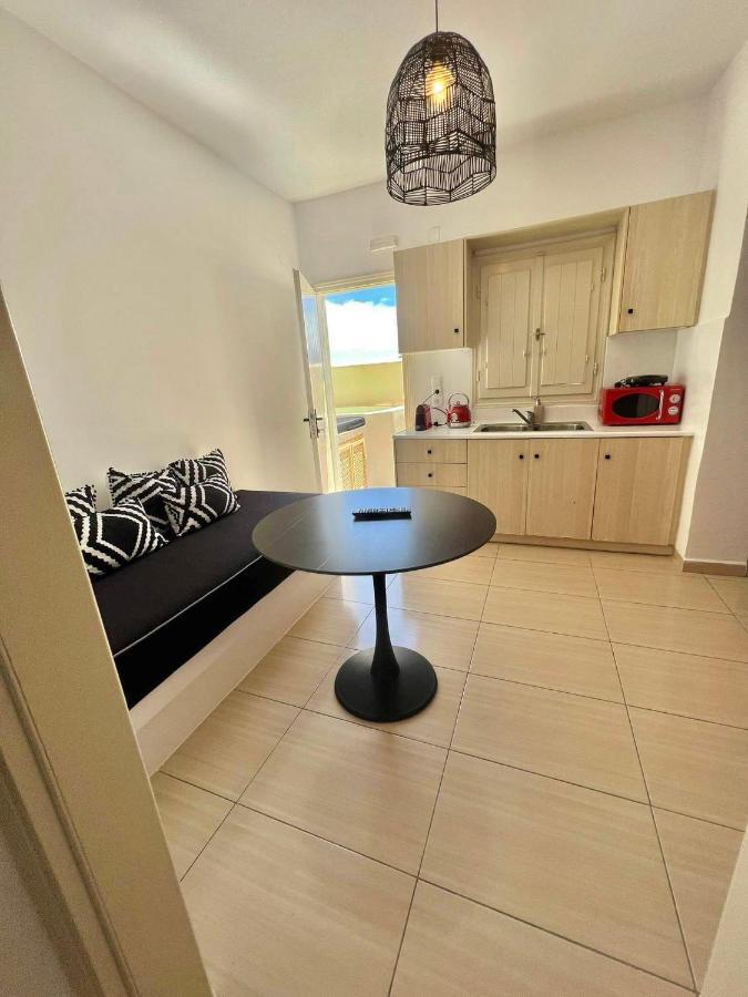 Blackrock Suites Karterados  Buitenkant foto