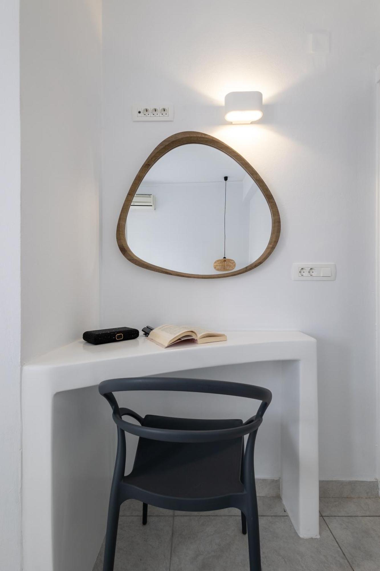 Blackrock Suites Karterados  Buitenkant foto