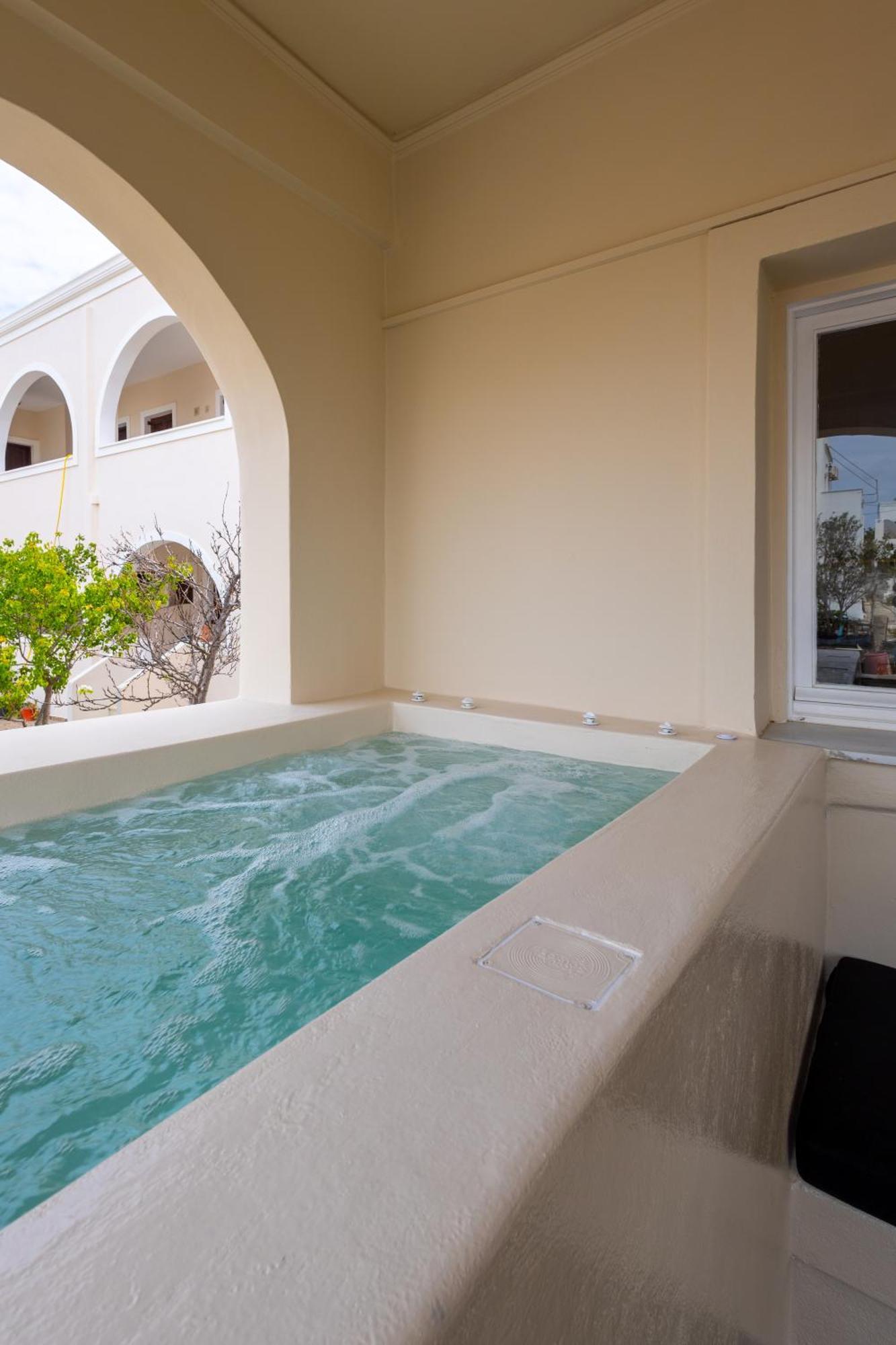 Blackrock Suites Karterados  Buitenkant foto